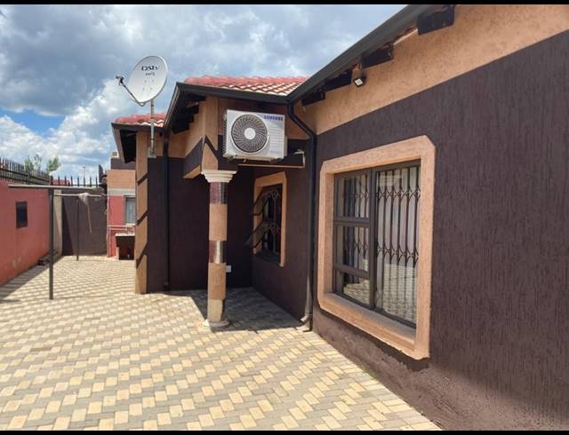 3 BEDROOM HOUSE FOR SALE IN VOSLOORUS